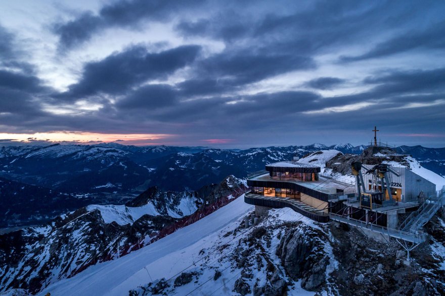 内伯尔霍恩峰山顶餐厅的高山现代主义-31